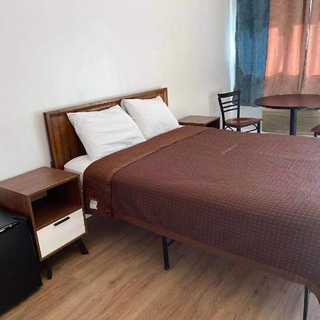 Village Motel Ellenville Экстерьер фото