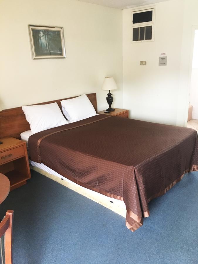 Village Motel Ellenville Экстерьер фото