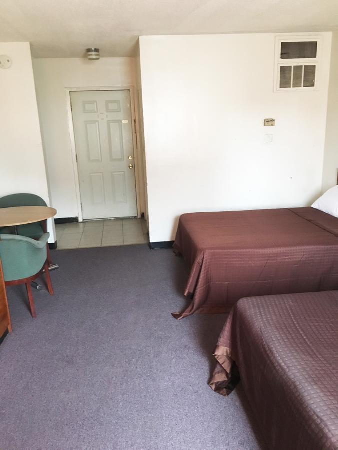 Village Motel Ellenville Экстерьер фото