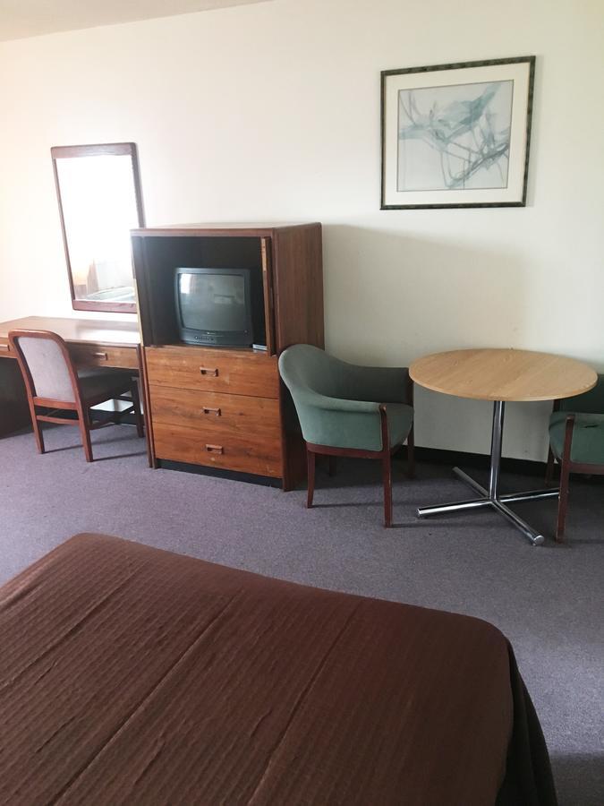 Village Motel Ellenville Экстерьер фото