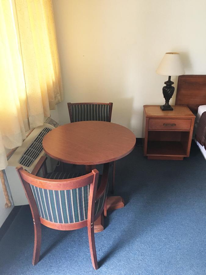 Village Motel Ellenville Экстерьер фото